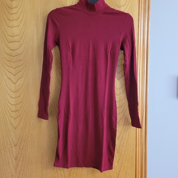 4 dresses - Picture 3 of 4